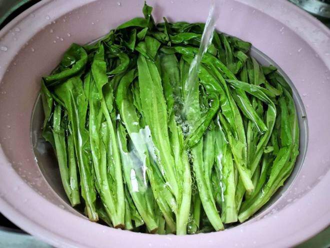 Loại rau ít người chưa biết ăn nhưng vừa ngon lại bổ, nhiều nơi bán 35.000 đồng/kg, đem xào thịt bò vừa giòn lại ngọt rất đã miệng - 4