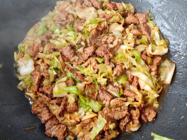 Loại rau bình dân rẻ tiền nhưng lại là amp;#34;vũ khíamp;#34; giảm cân của chị em, đem xào với thịt nạc cực đưa cơm - 6