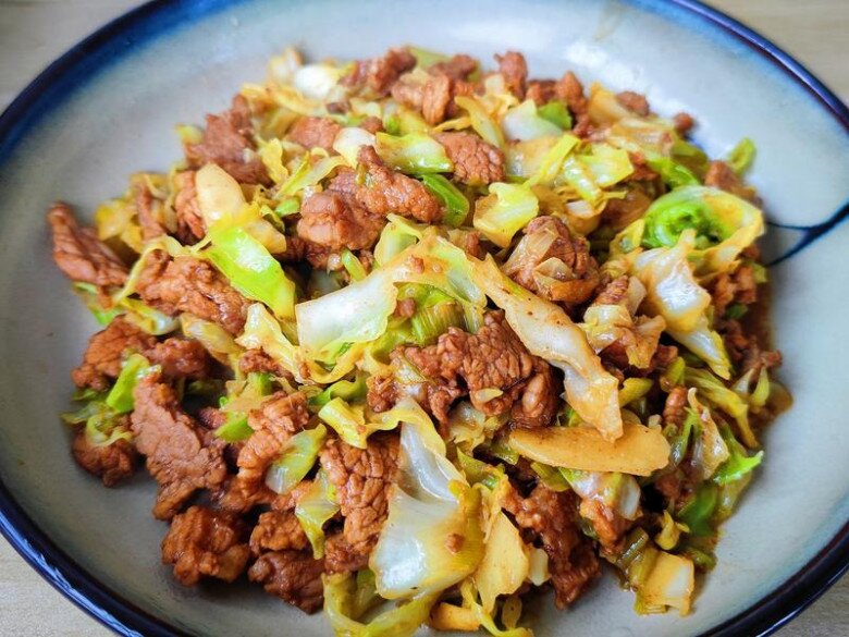Loại rau bình dân rẻ tiền nhưng lại là amp;#34;vũ khíamp;#34; giảm cân của chị em, đem xào với thịt nạc cực đưa cơm - 7