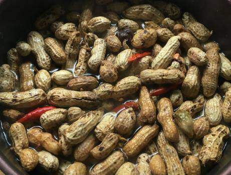 Marinated peanuts in seasoned water