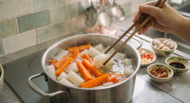 Luộc rau củ quả thập cẩm thì cho vào nồi cùng một lúc hay luộc lần lượt, đầu bếp nói nhiều người làm sai bảo sao không ngon - 4