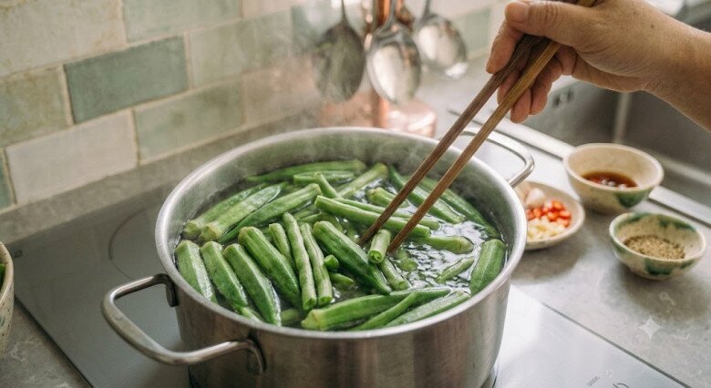 Luộc rau củ quả thập cẩm thì cho vào nồi cùng một lúc hay luộc lần lượt, đầu bếp nói nhiều người làm sai bảo sao không ngon - 3