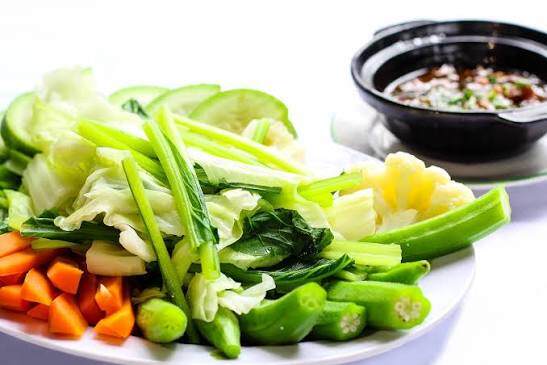 Luộc rau củ quả thập cẩm thì cho vào nồi cùng một lúc hay luộc lần lượt, đầu bếp nói nhiều người làm sai bảo sao không ngon - 1