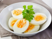 Bếp Eva - Luộc trứng, thêm vài giọt này vỏ tự động bong ra, trứng ngon mềm thơm