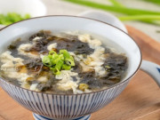 Bếp Eva - Trứng nấu canh với rau này canxi tăng nhiều lần, cực tốt cho xương chân tay chắc khỏe, ăn còn ngon mát