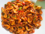 Bếp Eva - Rang tôm bao năm giờ mới biết không cần cầu kỳ, chỉ cho 2 thứ này tôm cực giòn ngon lại có màu đỏ hấp dẫn