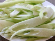 Bếp Eva - Ăn dọc mùng hay bị ngứa, đem ngâm ngay với loại nước này, nấu bao nhiêu lần vẫn ngon chẳng lo rát miệng