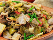 Bếp Eva - Cách làm lòng xào dưa giòn ngon, thơm, sạch mà không hề bị dai nhách cho ngày mưa gió