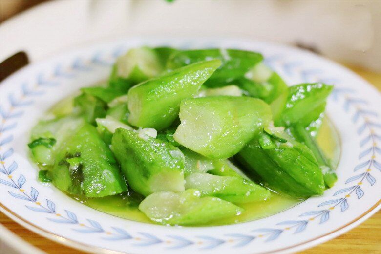 Mướp xào hay bị thâm đen, chỉ cần thêm thứ này mướp sẽ xanh như ngọc, thơm ngọt đẹp mắt - 5