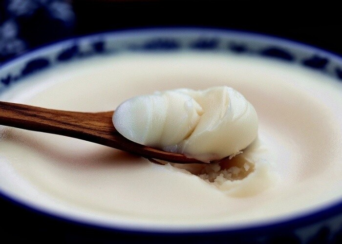 Rán mỡ lợn, người sành ăn đổ thêm bát nước này vào, mỡ cứ trắng như tuyết lại thơm phức, tóp giòn tan - 4