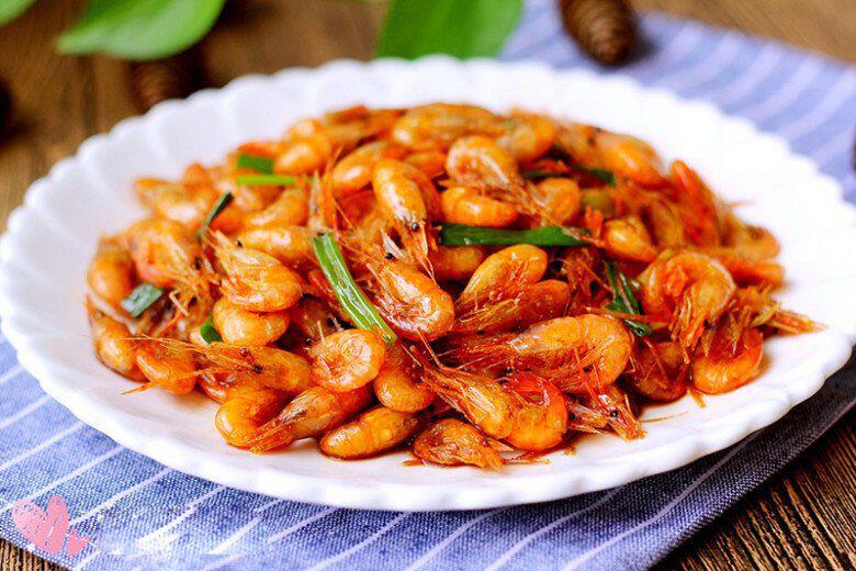 Rang tôm càng cầu kỳ càng mất ngon, chỉ cho 2 thứ này tôm luôn có màu đỏ đẹp lại cực giòn, vừa vị - 3