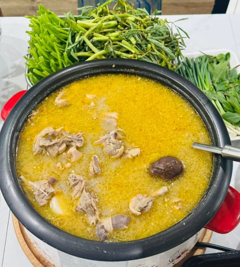 Các món ăn đều được Hạ Vy ngon thì không phải bàn luôn. Nàng siêu mẫu phải thừa nhận: Mình được cả nhà chồng Còi chiều là có thật. Sướng điên lên hihihi.