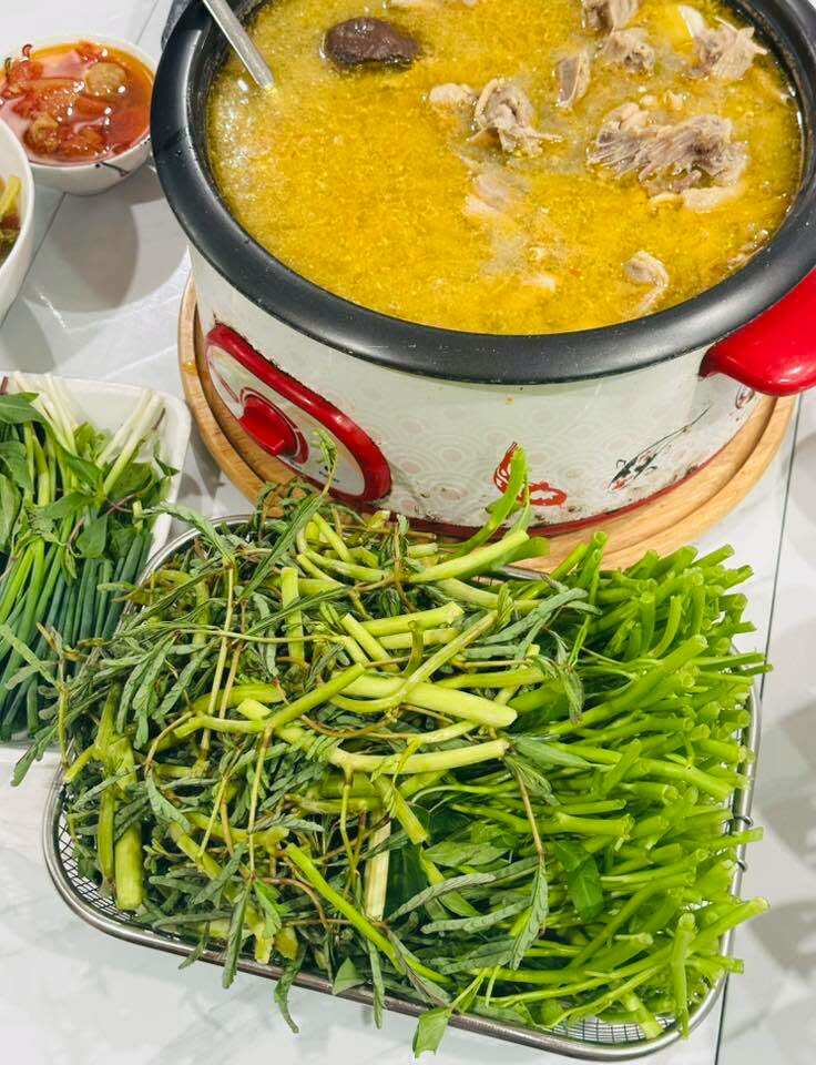 Siêu mẫu Việt mang thai lần 4 được cả nhà chồng chiều: Gia đình amp;#34;Master Chefamp;#34; từ bố mẹ chồng, em chồng nấu ngon đỉnh - 13
