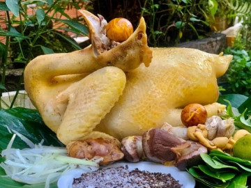 Luộc gà hay bị đỏ xương, nứt da, nhớ làm những điều này, gà vàng ươm, thịt ngon, chín đều từ trong ra ngoài