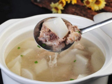 Hầm xương lấy nước nấu canh, thêm một nguyên liệu này nước xương trong, béo ngậy thơm hơn bình thường