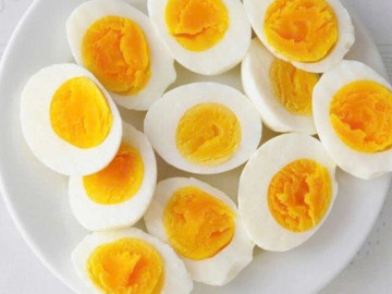 Trứng luộc để qua đêm: Ăn được hay nên bỏ?