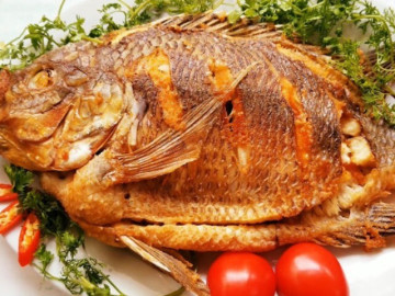 Rán cá nhớ xoa thứ này lên đảm bảo con nào cũng vàng ươm, ngoài giòn tan, trong mềm mọng lại chẳng nát
