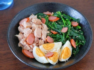 Loại rau vitamin K gấp nhiều lần trứng vịt, bổ từ thân đến lá, đem làm kiểu này được món cực ngon mát ngày hè