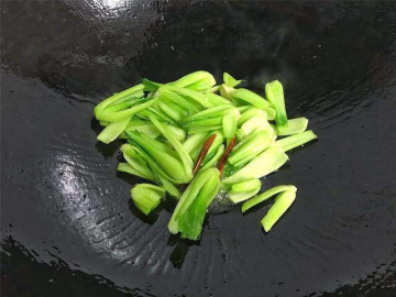 Bếp Eva - Dù xào rau gì, cho trực tiếp vào chảo là sai, thêm 2 bước nữa rau luôn xanh giòn