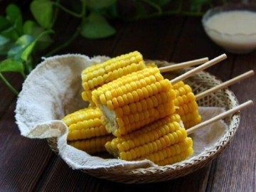 Bếp Eva - Luộc ngô, chỉ dùng nước thực sự không chuyên nghiệp, thêm 2 thứ nữa, bắp nào cũng mềm ngọt, ăn đã miệng