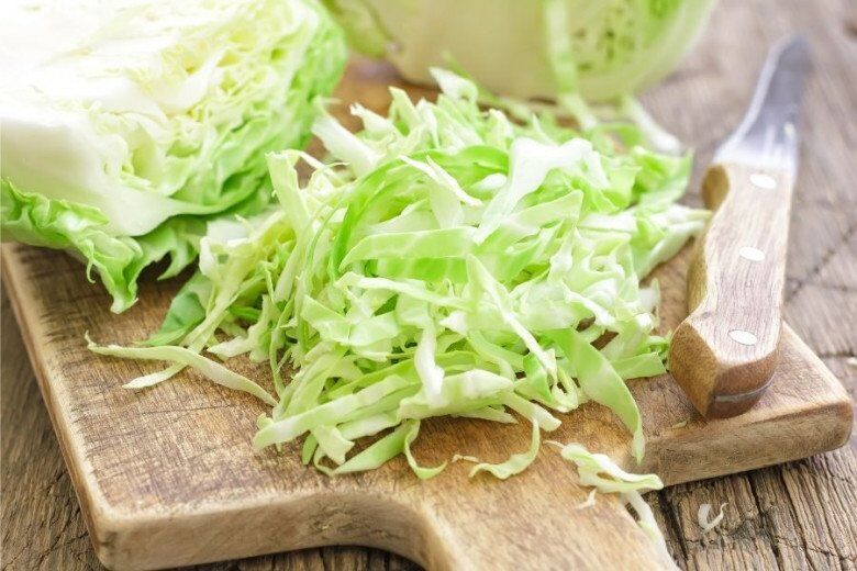 Xào bắp cải đừng vội cho ngay vào chảo, rất nhiều người làm sai bảo sao rau mềm nhũn, ra nhiều nước - 3
