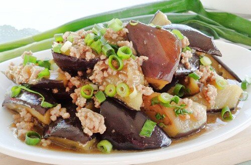 Xào cà tím hay bị thâm và ngán ngấy, làm điều này, cà vừa ngon, đẹp mắt lại không hút dầu - 4