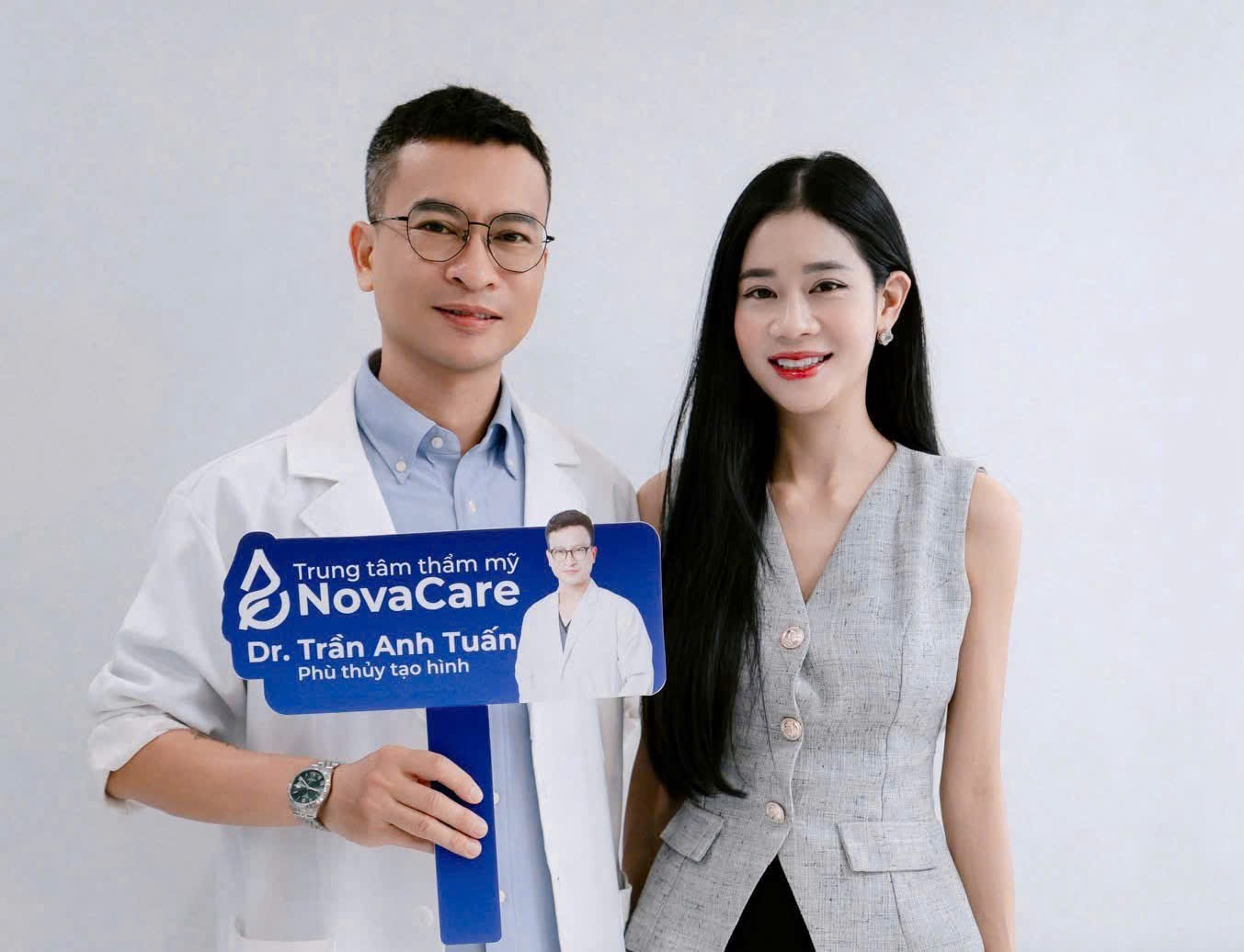 Khách hàng được tư vấn và đánh giá tình trạng trước khi xây dựng phác đồ trẻ hóa tại Novacare.