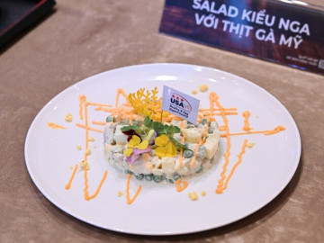 Salad Nga thịt gà Mỹ: Món khai vị nhẹ nhàng gắn kết bữa cơm Đoàn Viên