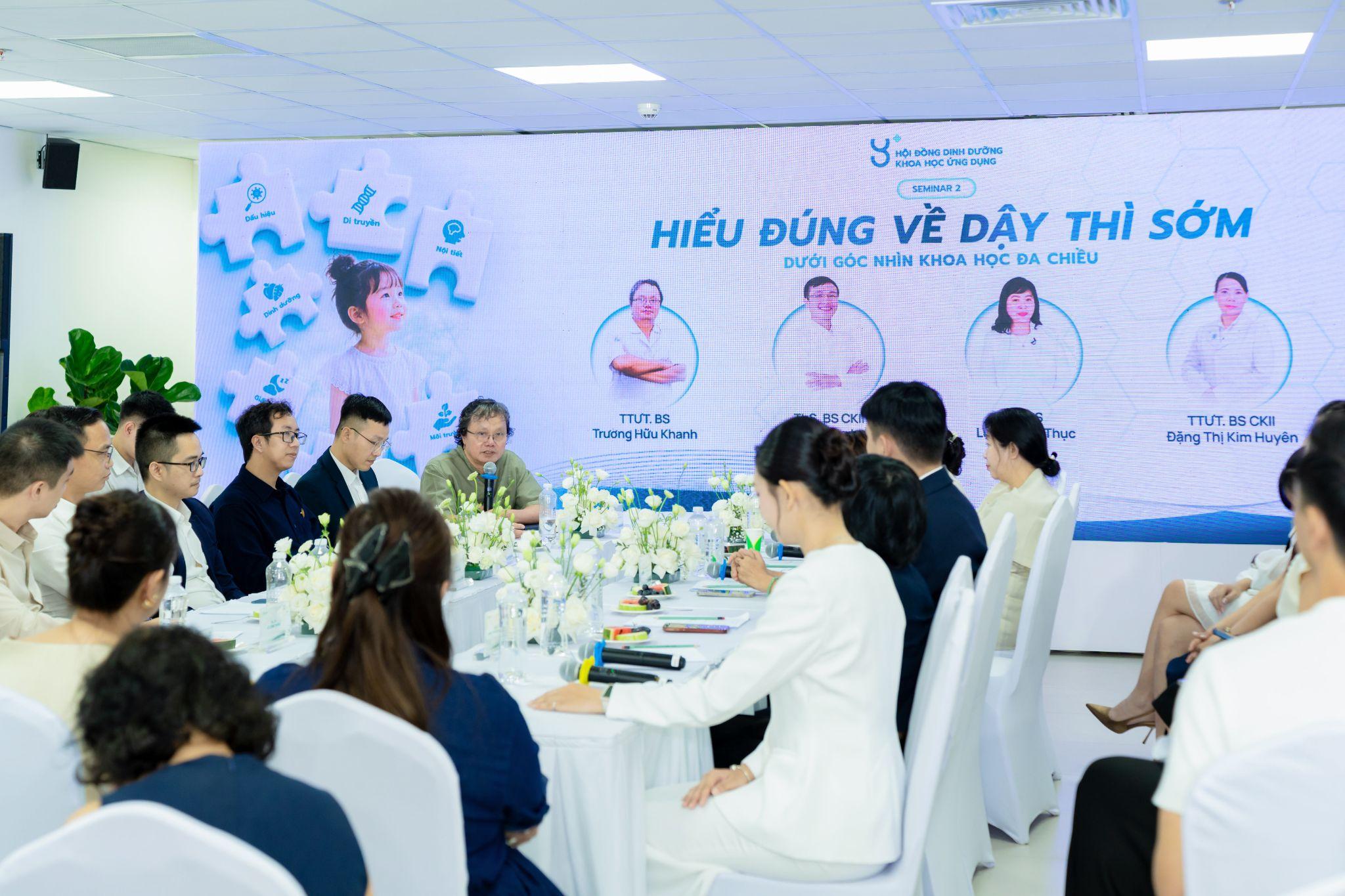 TTƯT.BS Trương Hữu Khanh chia sẻ góc nhìn khoa học về thông tin “sữa bò gây dậy thì sớm” và công dụng thực sự của sữa giúp hỗ trợ trẻ phát triển chiều cao.
