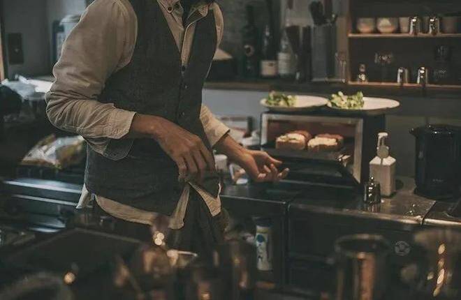 Khi người khác đang nói về 4 chuyện này, tuyệt đối đừng xen vào - 3