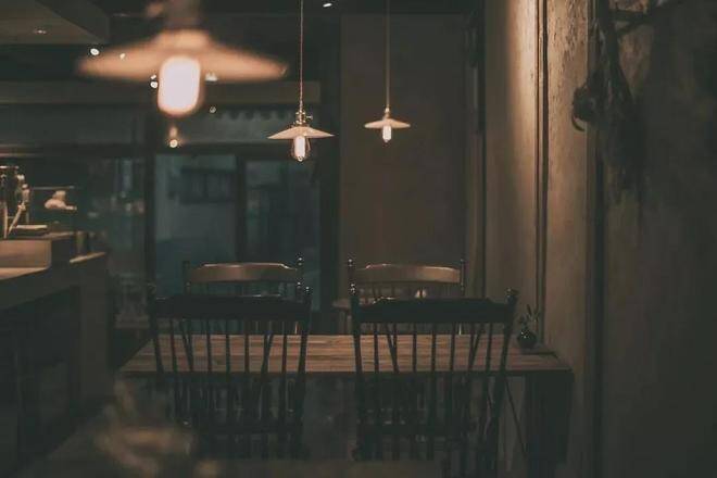 Khi người khác đang nói về 4 chuyện này, tuyệt đối đừng xen vào - 4