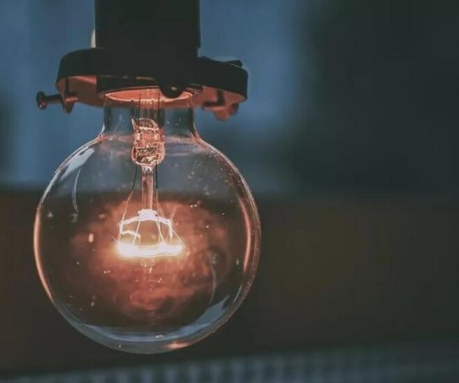 Khi người khác đang nói về 4 chuyện này, tuyệt đối đừng xen vào - 1