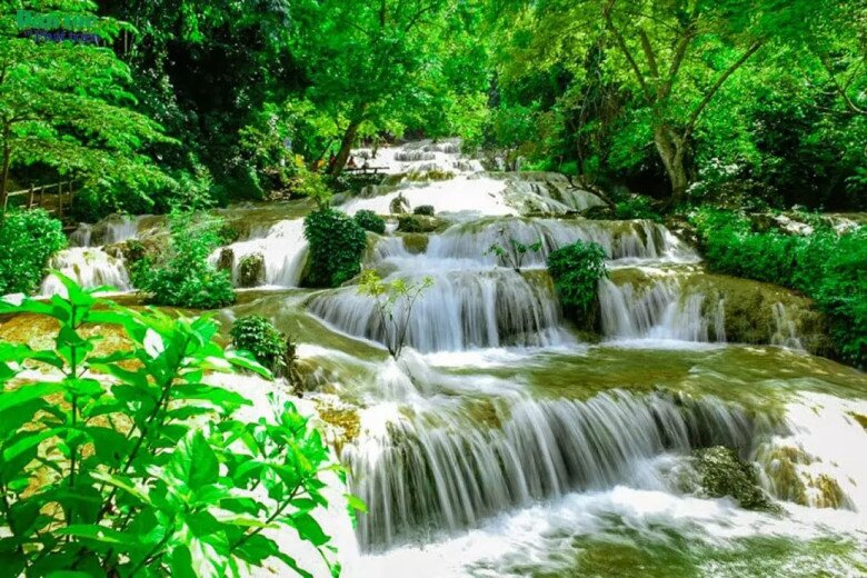 Thác Mây một màu xanh ngát