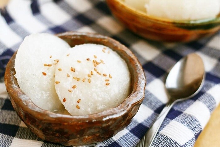 Bánh bò là món bánh đặc sản quen thuộc được ăn kèm với nhiều món