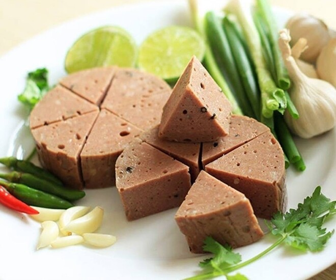 Chả bò là đặc sản nổi tiếng Đà Nẵng