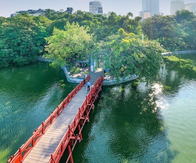 Đừng quên ghé thăm Hồ Gươm khi Hà Nội sang thu