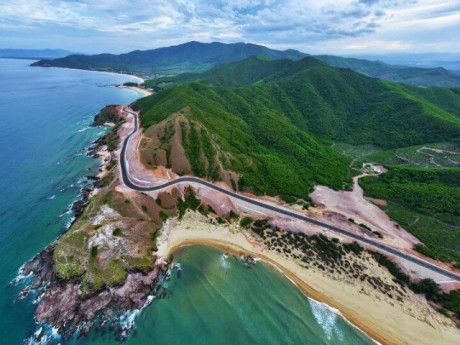 Vẻ đẹp tuyệt mỹ cung đèo biển Lộ Diêu, toạ độ "vàng" hút du khách đến Gia Lai