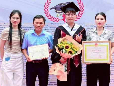 Từng "lạc lối", thi lại đại học, nam sinh ngược dòng thành thủ khoa kép
