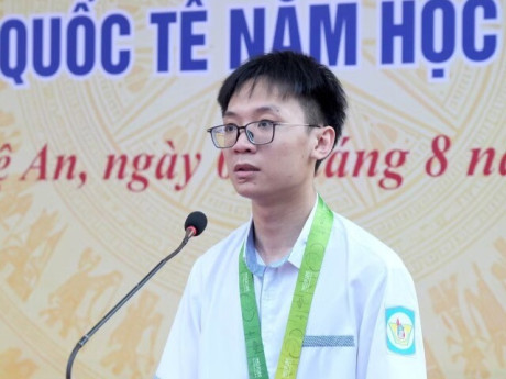 Nam sinh lớp 11 giành cú đúp huy chương Olympic quốc tế