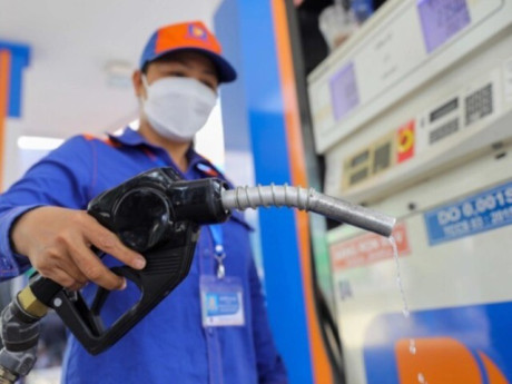 Giá xăng dầu hôm nay 11/8: Tiếp tục tăng mạnh