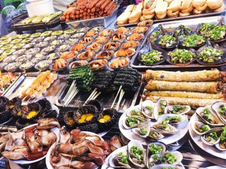 Ở Quảng Ninh có khu chợ sầm uất nhất định phải ghé qua dịp 2/9: Bán hải sản ngon bổ rẻ, là "thiên đường ẩm thực" ai cũng mê