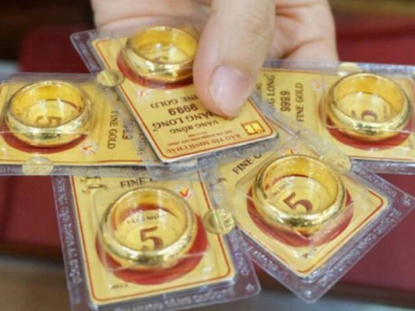 Giá vàng nhẫn tăng vượt vàng SJC