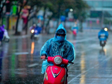 Tin mới nhất về đợt gió mùa Đông Bắc tràn xuống miền Bắc gây mưa lớn nhiều nơi