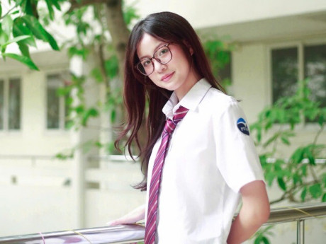 Nữ sinh chuyên Trung có IELTS 8.5, SAT tuyệt đối đỗ thủ khoa vào ĐH Ngoại thương