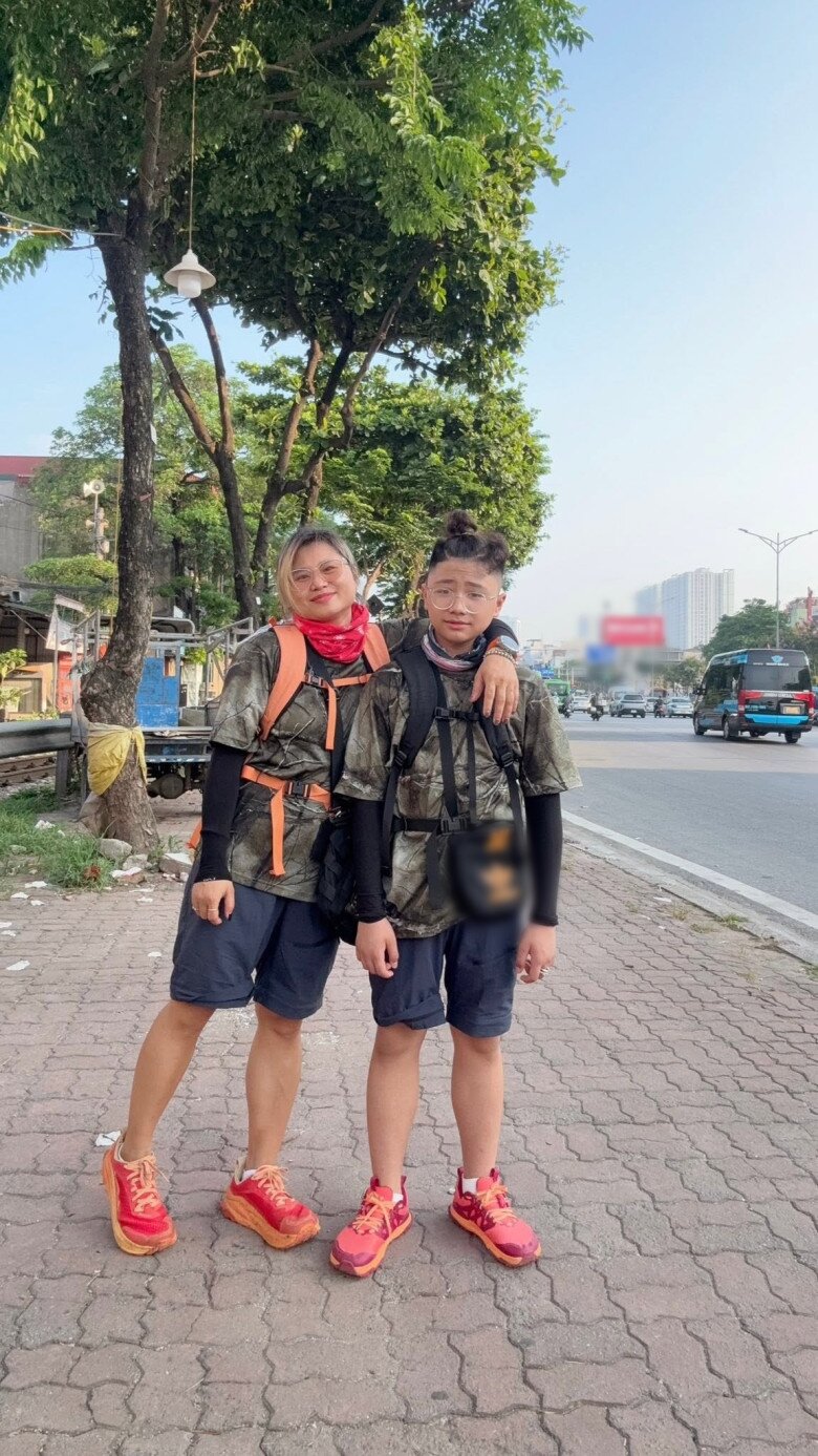Mẹ giáo viên cùng con amp;#34;nghỉ hè chẳng giống aiamp;#34;, đi bộ 45 ngày xuyên miền Trung - 1