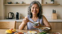 Người sau 60 tuổi cần bao nhiêu protein và loại nào tốt nhất?