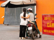 Tin tức - Ngày đầu thi lại ở Tuyên Quang: Phụ huynh thấp thỏm chờ con