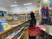 Tin tức - Hải Phòng: Chật vật tìm mua sách giáo khoa cho con