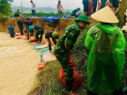 Tin tức - Hàng chục người đội mưa gia cố đập Khe Dứa