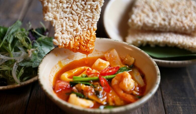Nhất định phải thưởng thức cơm cháy hải sản